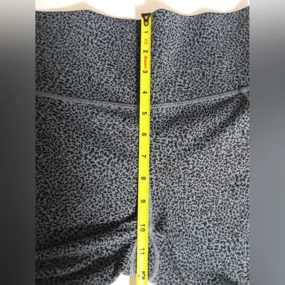 sports pant brand athleta color animal print size M - Picture 6 of 9